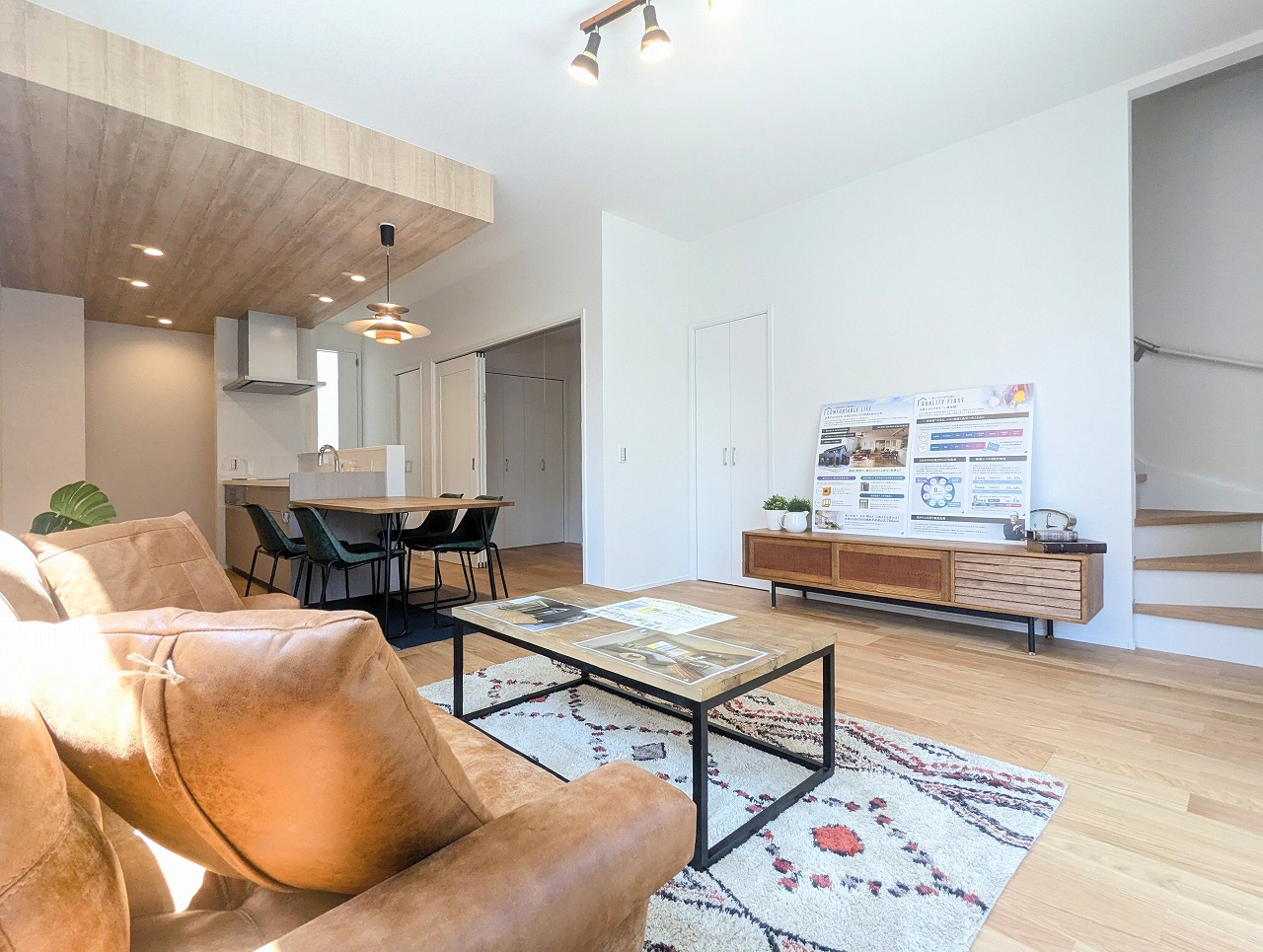 天井高2.7mの開放的なLDK