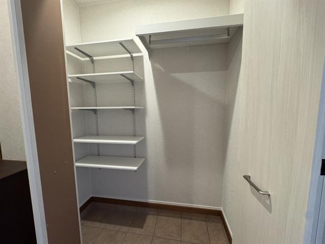 玄関には靴を履いたままで開け閉めできる大容量の収納があり何かと便利にご利用いただけます。