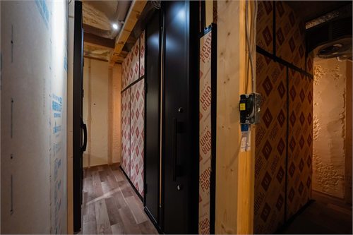 断熱等級4の部屋と断熱等級7の部屋、2つのドア