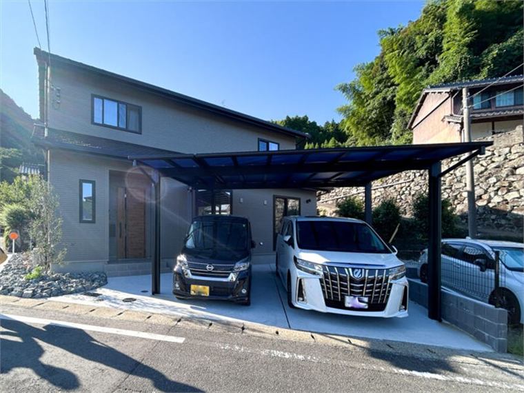 施工事例 車2台分のカーポートがある外観(41坪の5LDK)