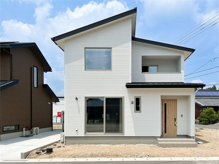 施工事例 片流れ屋根の外観(31坪の4LDK)