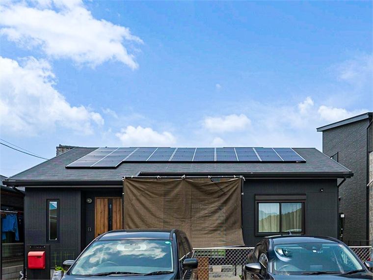 施工事例 太陽光パネルを載せた平屋の外観(26坪の4LDK)